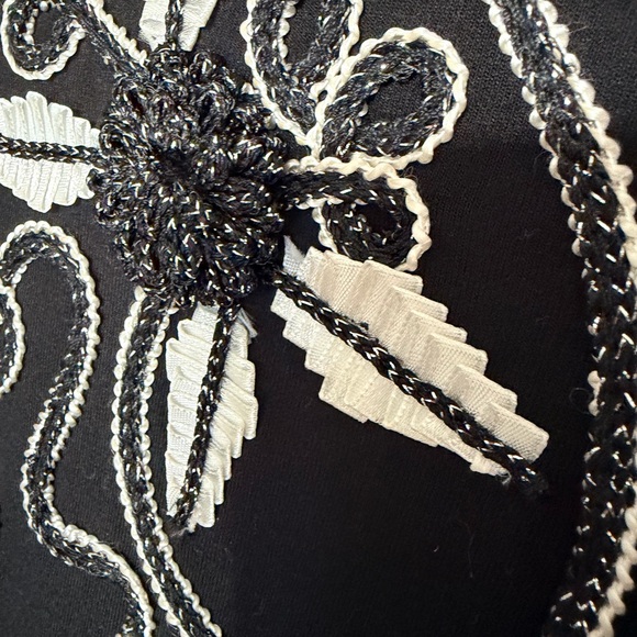 Lauren Michelle Black Top with White & Black Embroidery Ribbon detail VTG Luxury - Picture 13 of 13